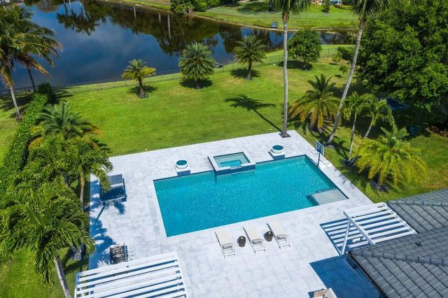 8331 Sawpine Road, Delray Beach, FL 33446