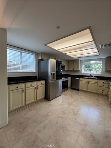 9213 Independence Way, North Hills, CA 91343