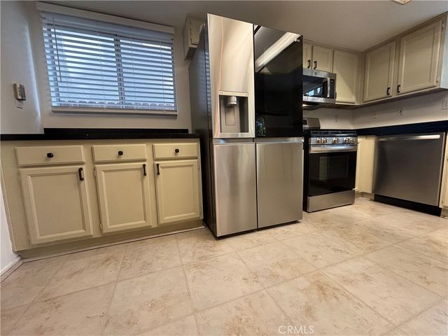 9213 Independence Way, North Hills, CA 91343