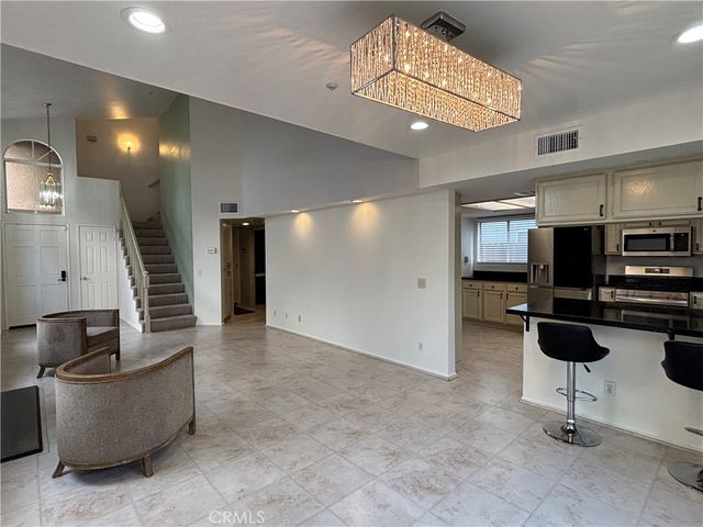 9213 Independence Way, North Hills, CA 91343