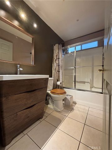 9213 Independence Way, North Hills, CA 91343