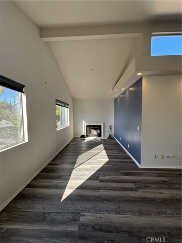 9213 Independence Way, North Hills, CA 91343