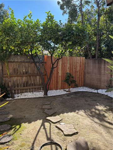 9213 Independence Way, North Hills, CA 91343