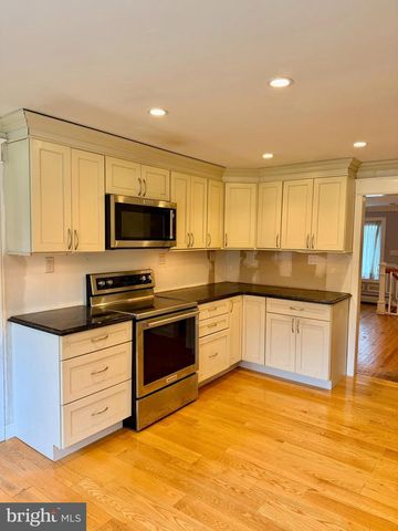 31 REMBRANDT LN, Southampton, PA 18966
