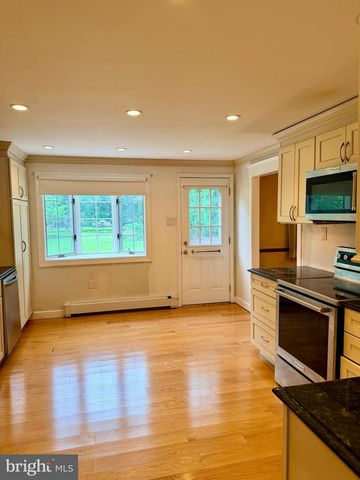 31 REMBRANDT LN, Southampton, PA 18966