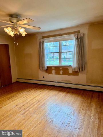 31 REMBRANDT LN, Southampton, PA 18966