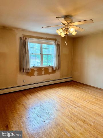 31 REMBRANDT LN, Southampton, PA 18966
