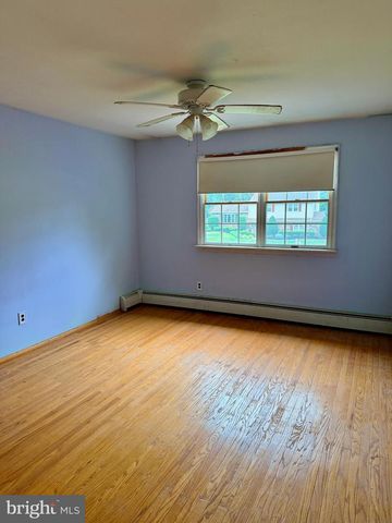 31 REMBRANDT LN, Southampton, PA 18966