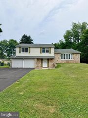 31 REMBRANDT LN, Southampton, PA 18966