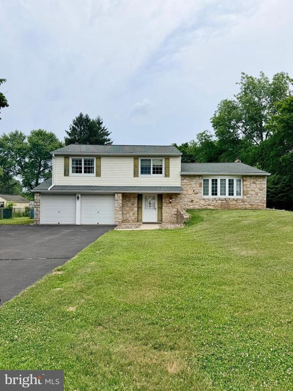 31 REMBRANDT LN, Southampton, PA 18966