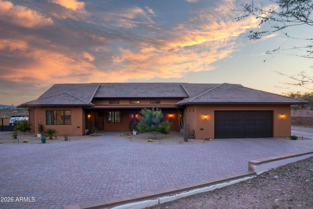 837 W BRALLIAR Road, Wickenburg, AZ 85390 — photo 2