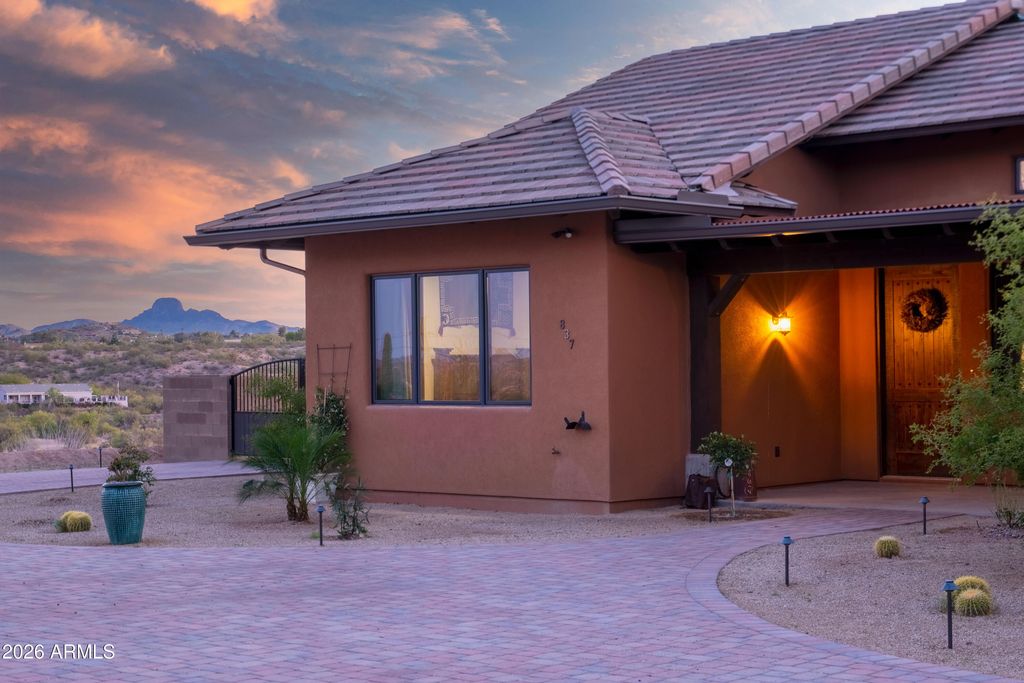 837 W BRALLIAR Road, Wickenburg, AZ 85390 — photo 4