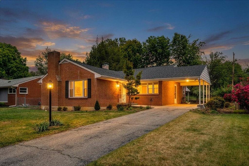 2716 Deerfield RD, Roanoke, VA 24015