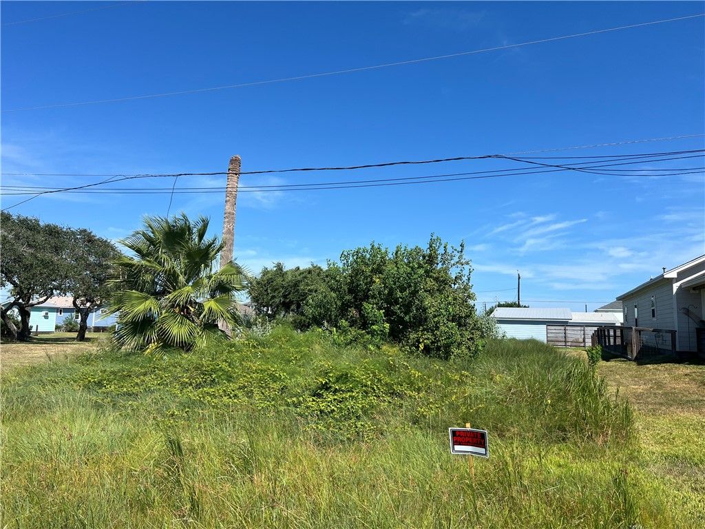 1518 S Pearl St, Rockport, TX 78382 — exterior