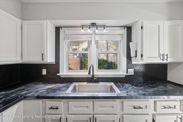 2250 Seminole Drive, Okemos, MI 48864