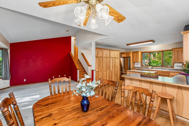 326 Warner Avenue N, Mahtomedi, MN 55115