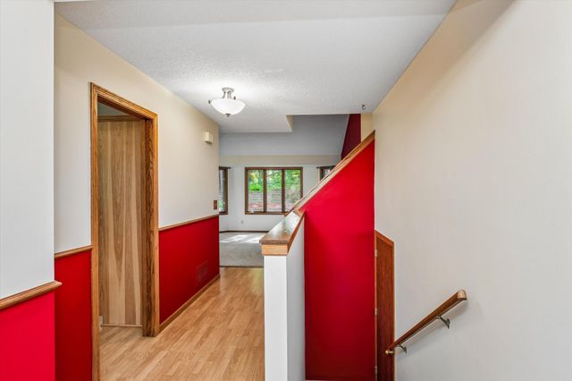 326 Warner Avenue N, Mahtomedi, MN 55115