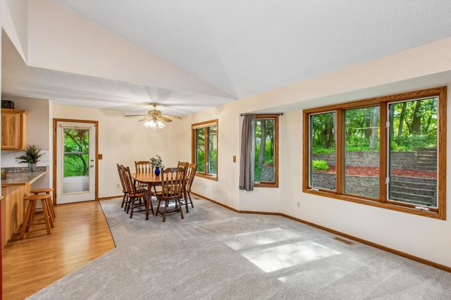 326 Warner Avenue N, Mahtomedi, MN 55115