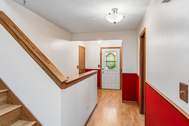 326 Warner Avenue N, Mahtomedi, MN 55115
