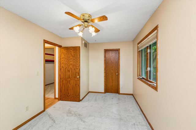 326 Warner Avenue N, Mahtomedi, MN 55115