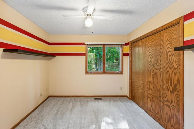 326 Warner Avenue N, Mahtomedi, MN 55115