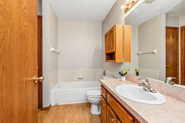 326 Warner Avenue N, Mahtomedi, MN 55115