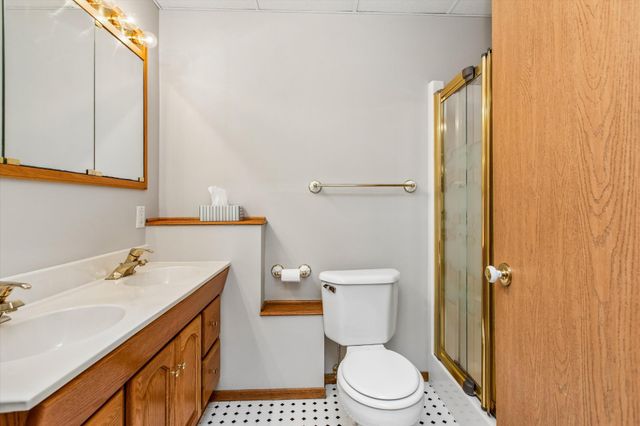 326 Warner Avenue N, Mahtomedi, MN 55115