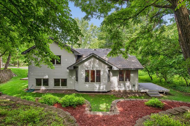 326 Warner Avenue N, Mahtomedi, MN 55115