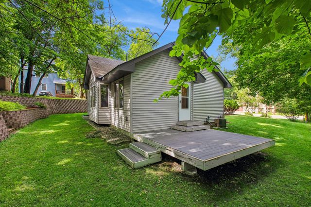 326 Warner Avenue N, Mahtomedi, MN 55115