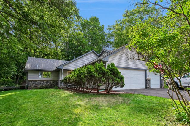 326 Warner Avenue N, Mahtomedi, MN 55115