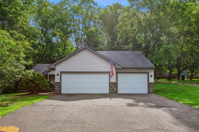 326 Warner Avenue N, Mahtomedi, MN 55115