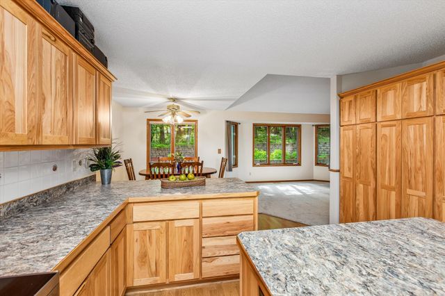 326 Warner Avenue N, Mahtomedi, MN 55115