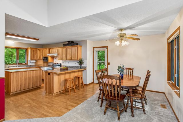 326 Warner Avenue N, Mahtomedi, MN 55115