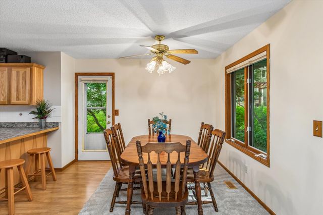 326 Warner Avenue N, Mahtomedi, MN 55115