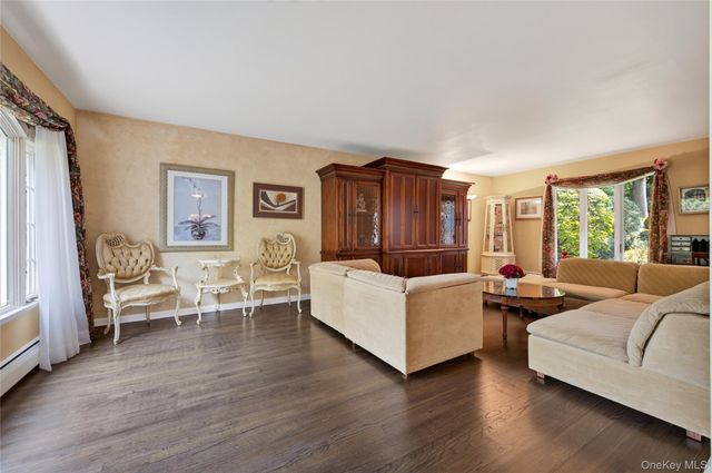 36 Arbor Lane, Dix Hills, NY 11746