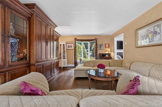 36 Arbor Lane, Dix Hills, NY 11746