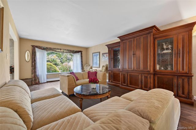 36 Arbor Lane, Dix Hills, NY 11746