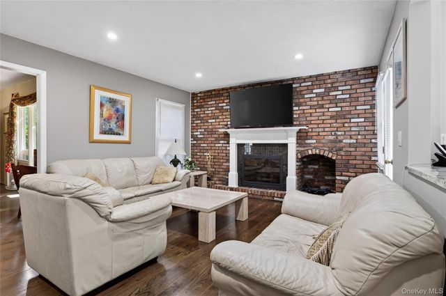 36 Arbor Lane, Dix Hills, NY 11746