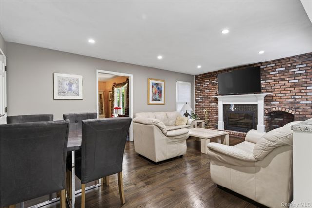 36 Arbor Lane, Dix Hills, NY 11746