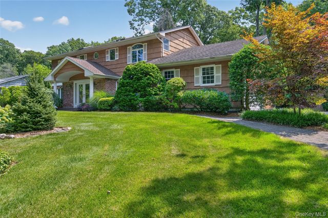 36 Arbor Lane, Dix Hills, NY 11746