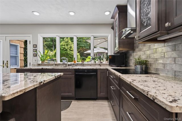 36 Arbor Lane, Dix Hills, NY 11746