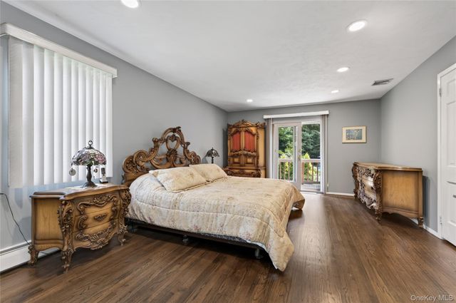 36 Arbor Lane, Dix Hills, NY 11746