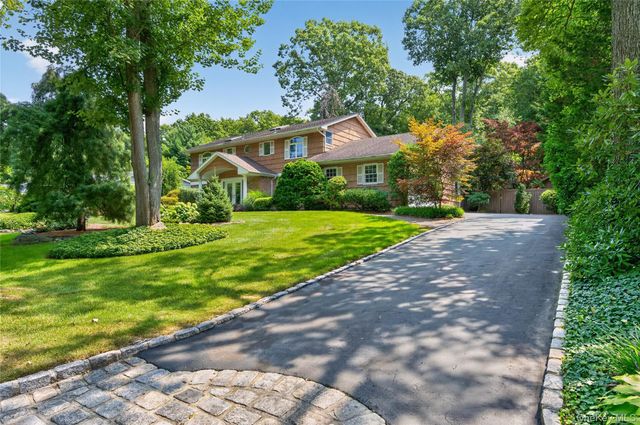 36 Arbor Lane, Dix Hills, NY 11746