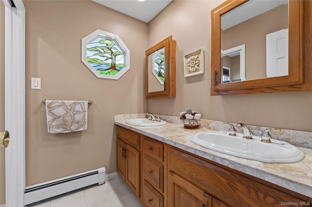 36 Arbor Lane, Dix Hills, NY 11746