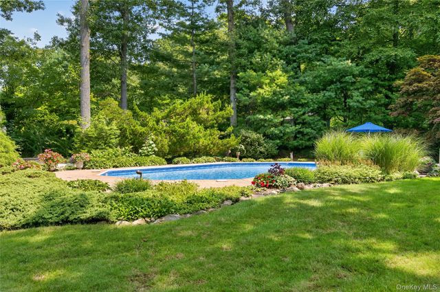 36 Arbor Lane, Dix Hills, NY 11746