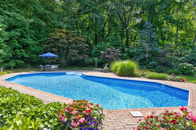 36 Arbor Lane, Dix Hills, NY 11746