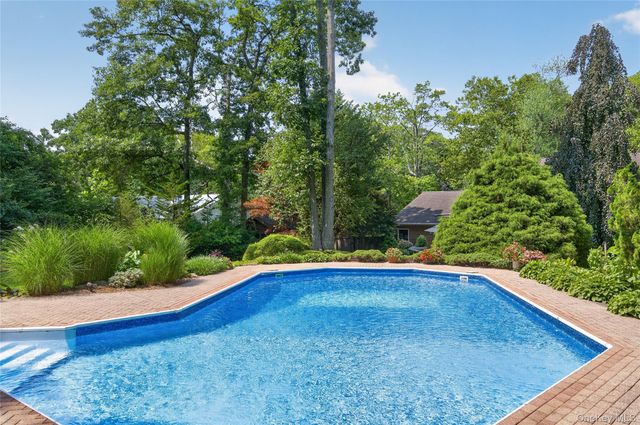 36 Arbor Lane, Dix Hills, NY 11746