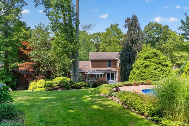 36 Arbor Lane, Dix Hills, NY 11746