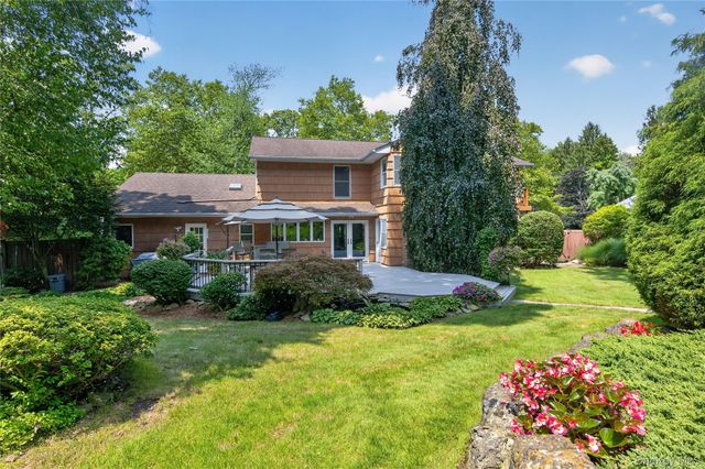 36 Arbor Lane, Dix Hills, NY 11746