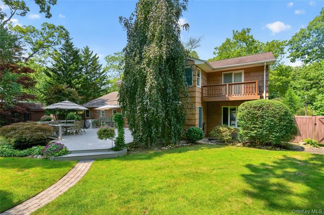 36 Arbor Lane, Dix Hills, NY 11746